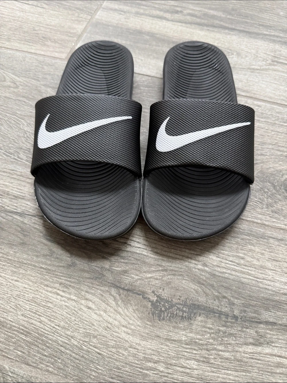 Boy’s Nike Slides. Size 4. Brand new!